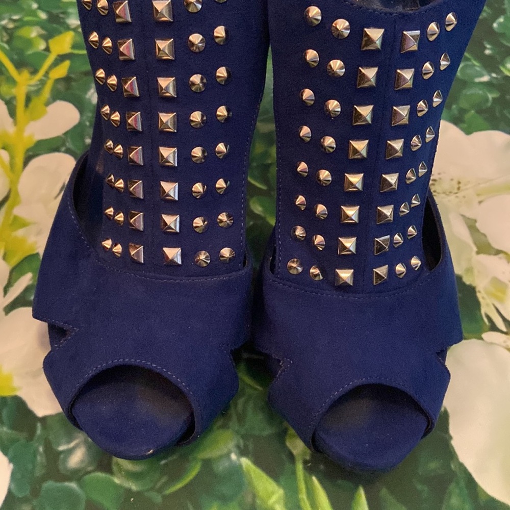 Just Fab/Rock and republic shoes. Three sets - size 8 medium - Picture 6 of 16